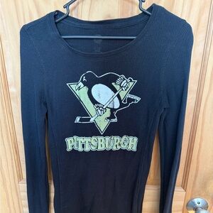 Women’s Size Small Pittsburgh Penguins Long Sleeve Thermal Shirt. Fits Snug